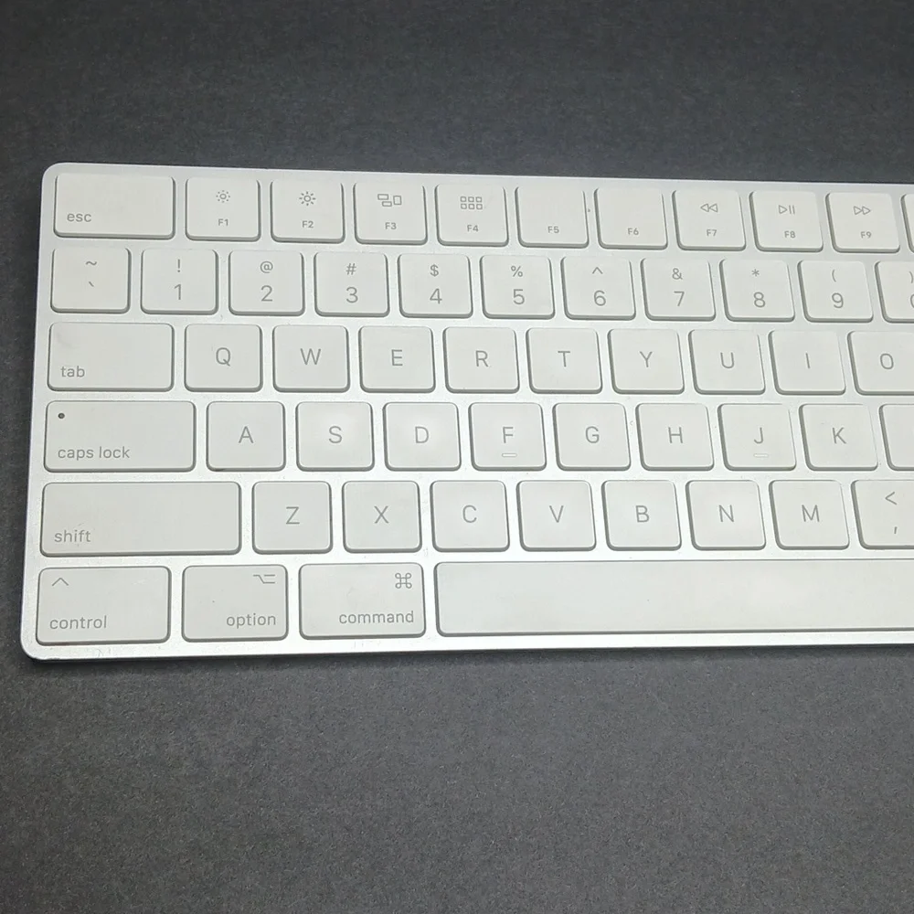 Apple Magic Keyboard Numeric Keypad Unisex OS Silver A1843 Wireless Bluetooth - Picture 4 of 9